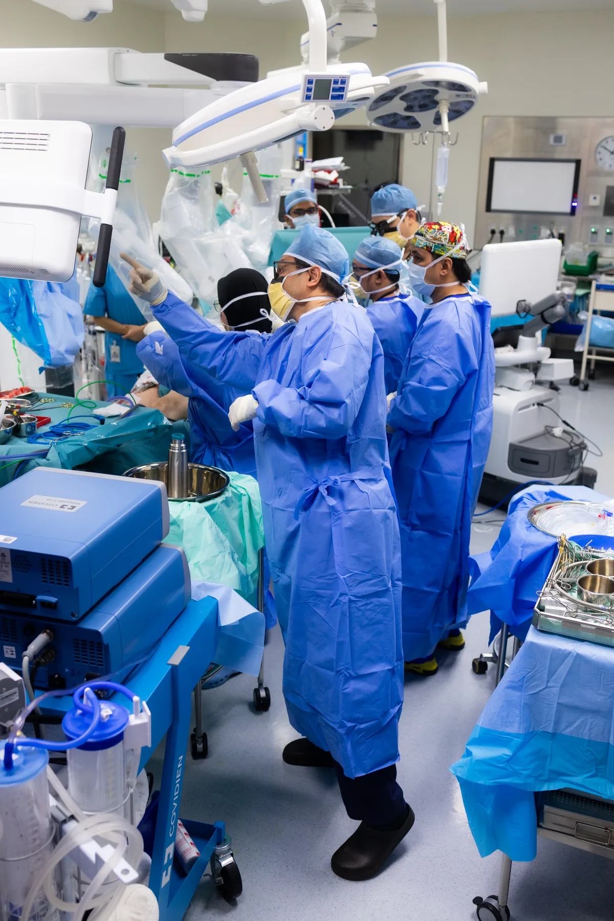 Prof. Dr. Shahrul Amry Hashim leading the surgical team during robotic cardiac surgery at KPJ Damansara Specialist Hospital 2